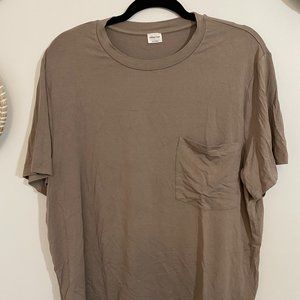 Aritzia Wilfred Free Pocket T-Shirt beige/taupe size L